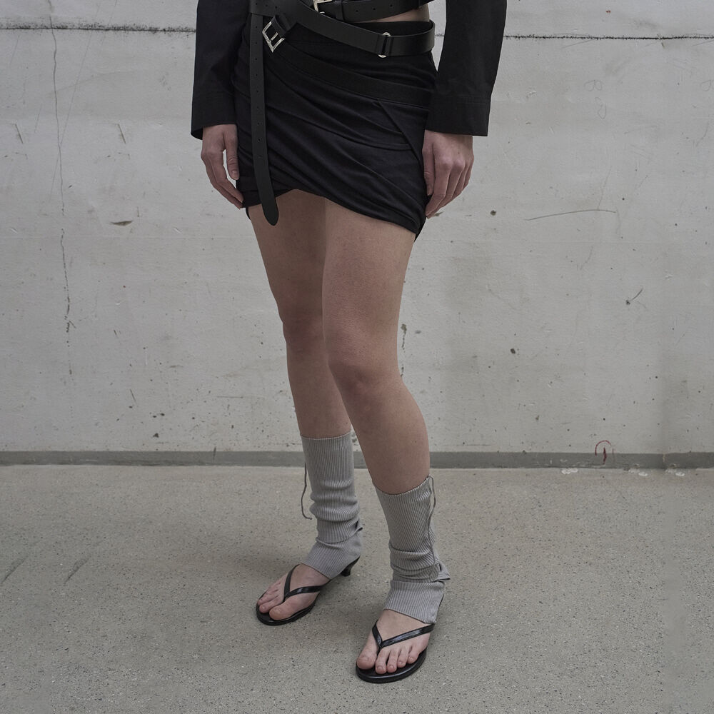 【LCDC】TWISTED MINI VOLUME SKIRT 3色 2nd REORDER] TWISTED MINI VOLUME SKIRT (BLACK) - 감도 깊은