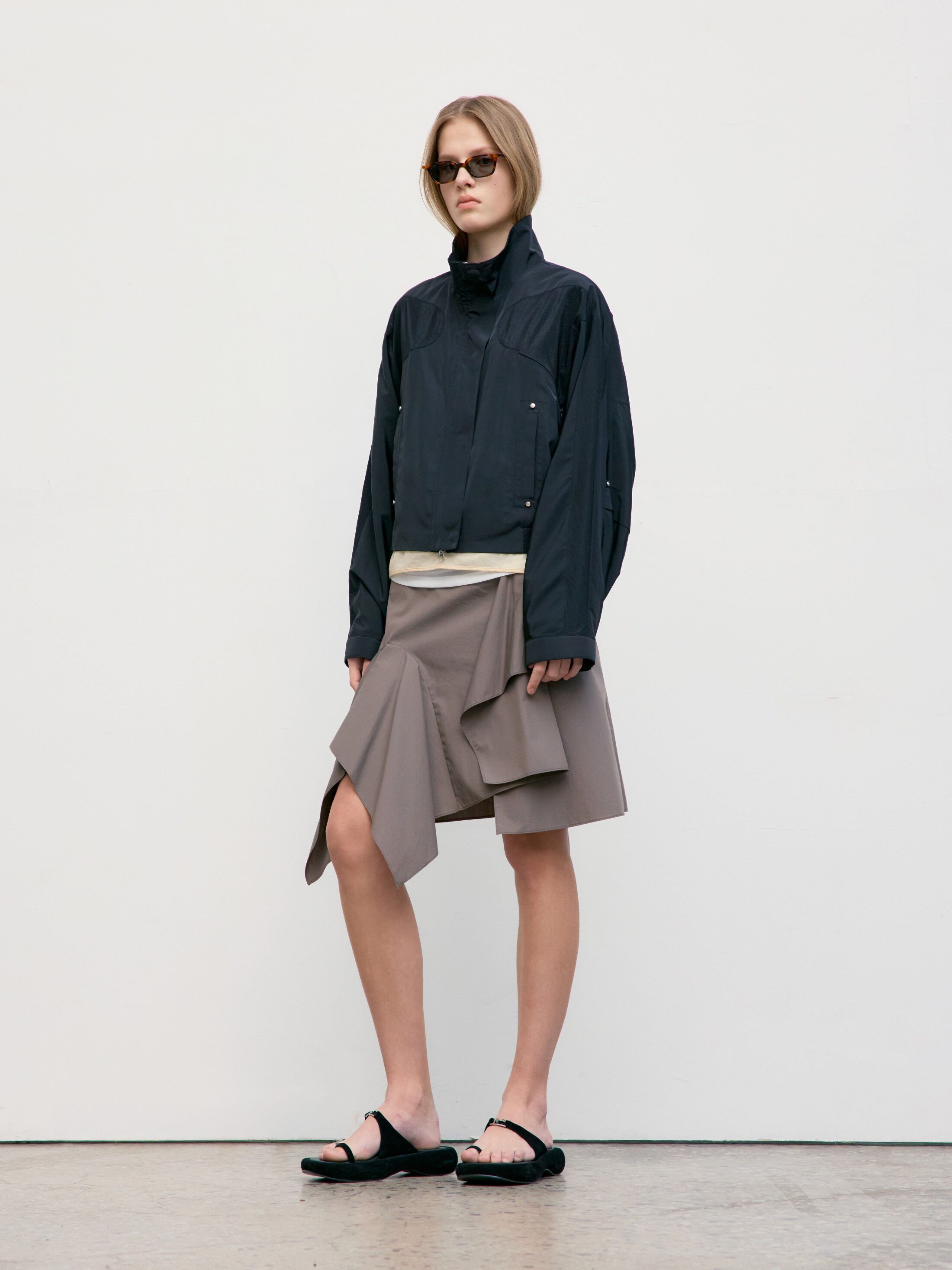 CONTRAST ZIP-UP SHORT JACKET_BLACK_LW251JP01BK - 감도 깊은