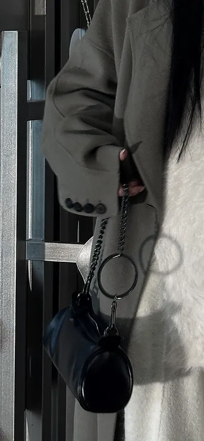 O ring Chain Barrel Mini Bag [ Black ] - 감도 깊은 취향