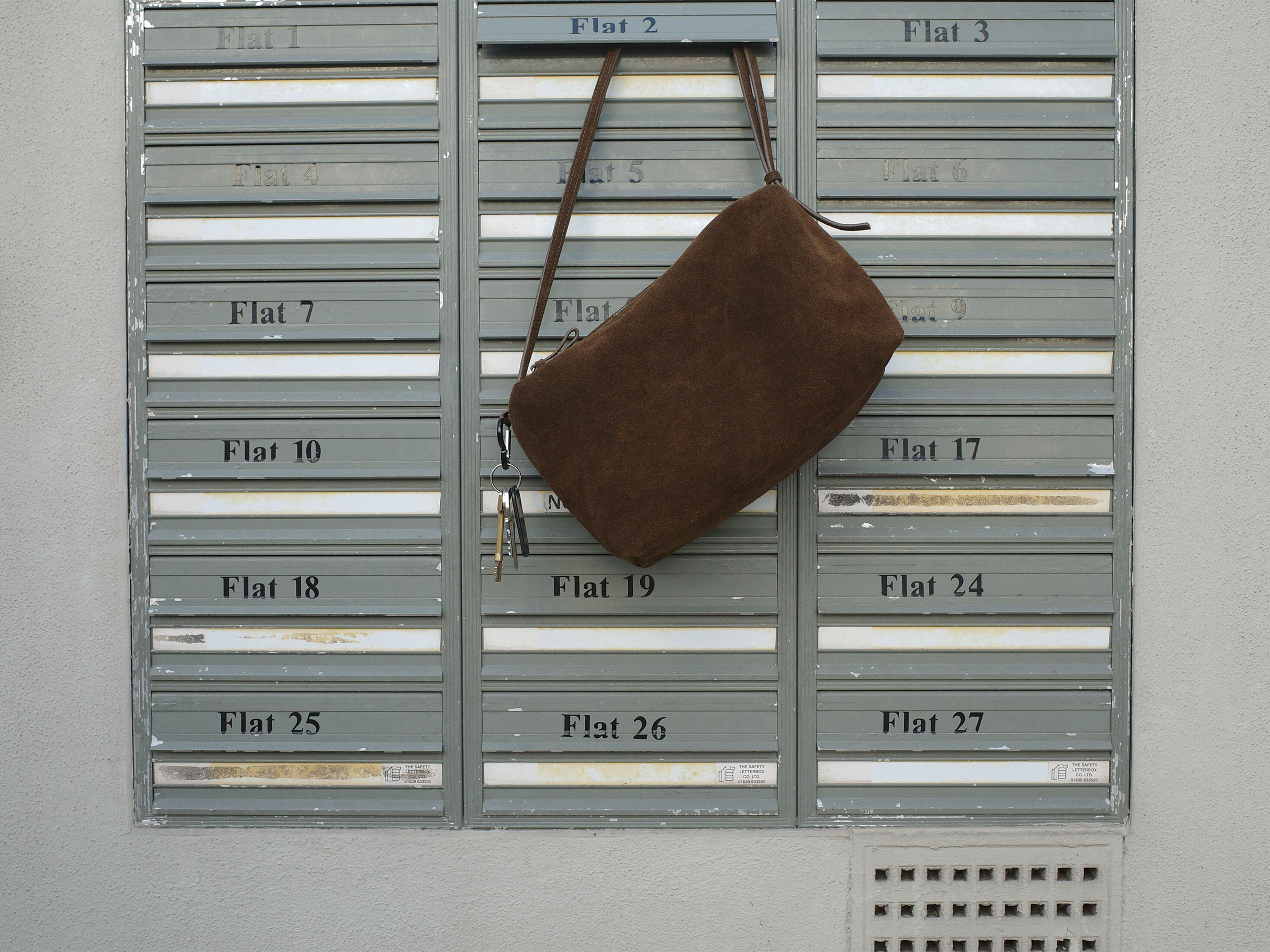 SUEDE CARAMEL BOX BAG_BROWN_LC257BA06BR - 감도 깊은 취향
