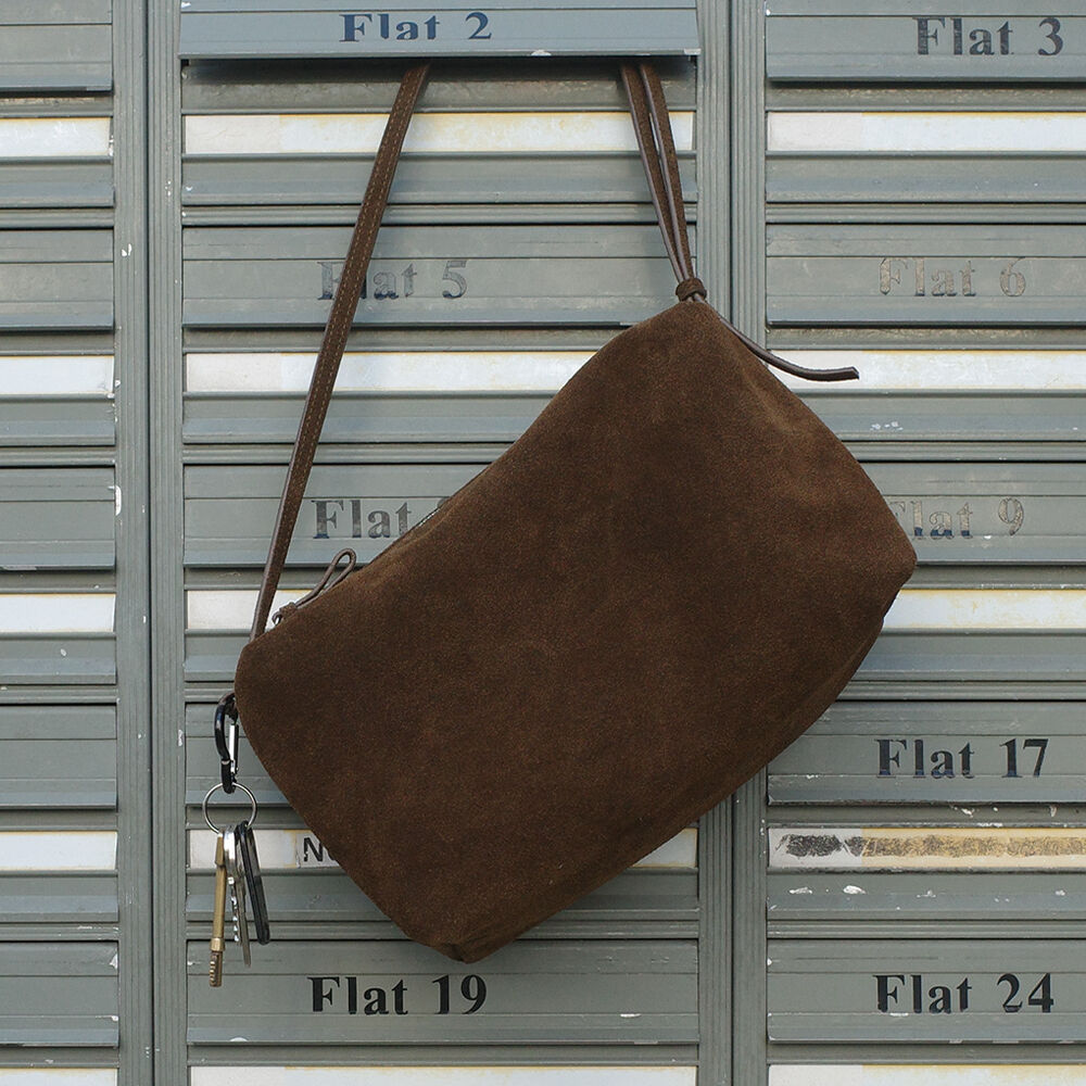 SUEDE CARAMEL BOX BAG_BROWN_LC257BA06BR - 감도 깊은 취향