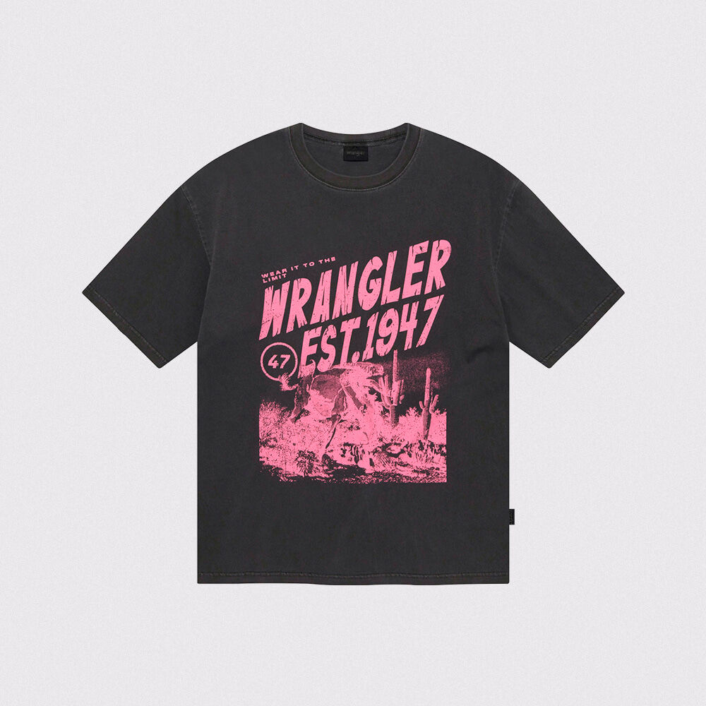 ◆Wrangler◆ Cowboy In The Desert TShirt Charcoal Wrangler Men's Cowboy Logo Short Sleeve Graphic T-Shirt