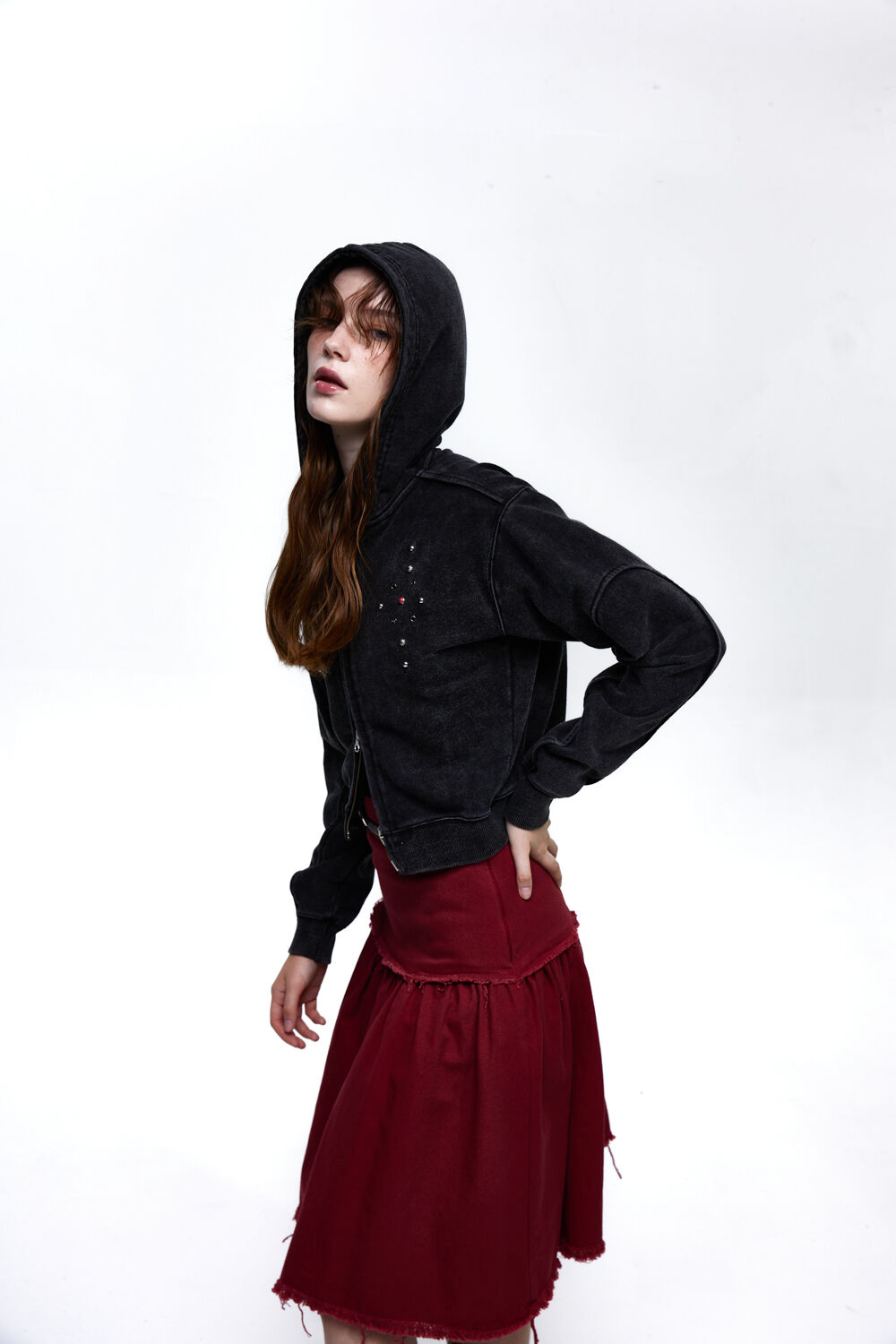 ★韓国人気★ESSU★RIVET CROP HOOD ZIP UP RIVET WASHING CROP HOOD ZIPUP - BLACK - 감도 깊은 취향