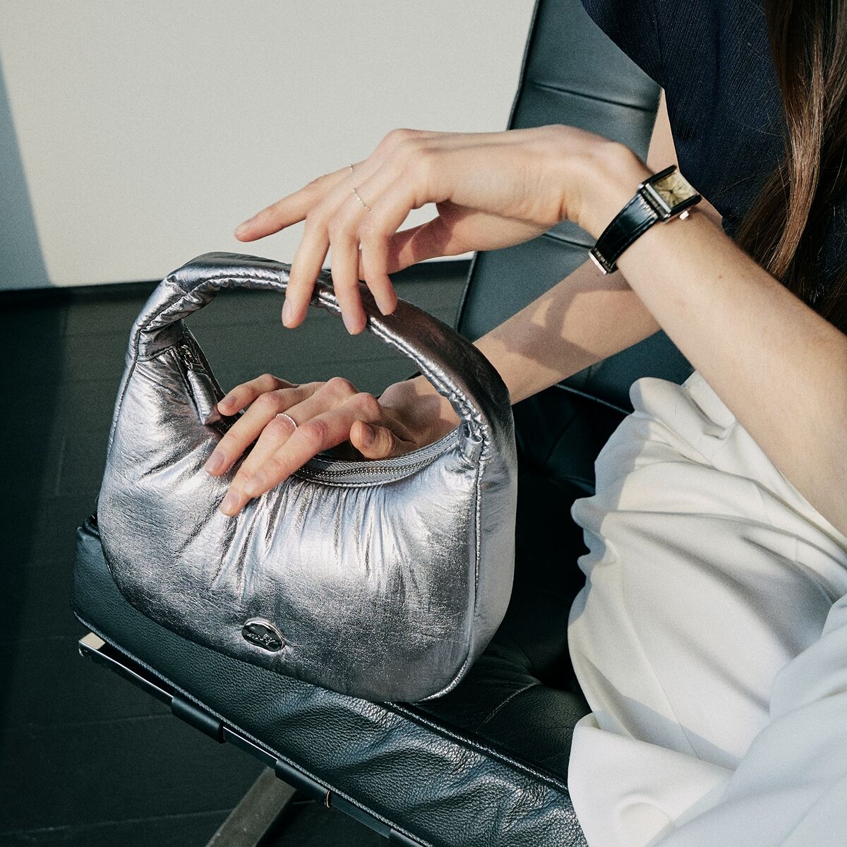 NICOLE HOBO PADDING BAG_SILVER - 감도 깊은 취향 셀렉트샵 29CM