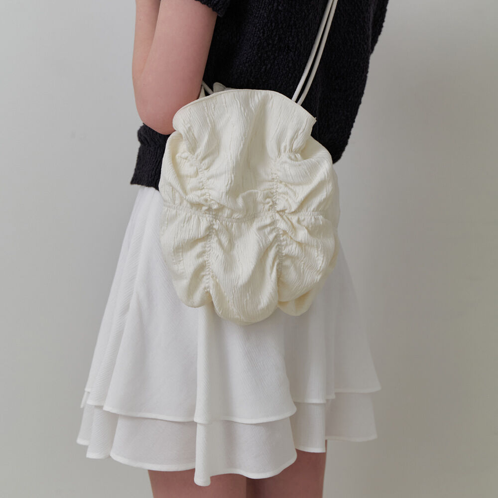 ROPE STRING MINI CROSS BAG (BLACK) F25QE999 - 감도 깊은 취향
