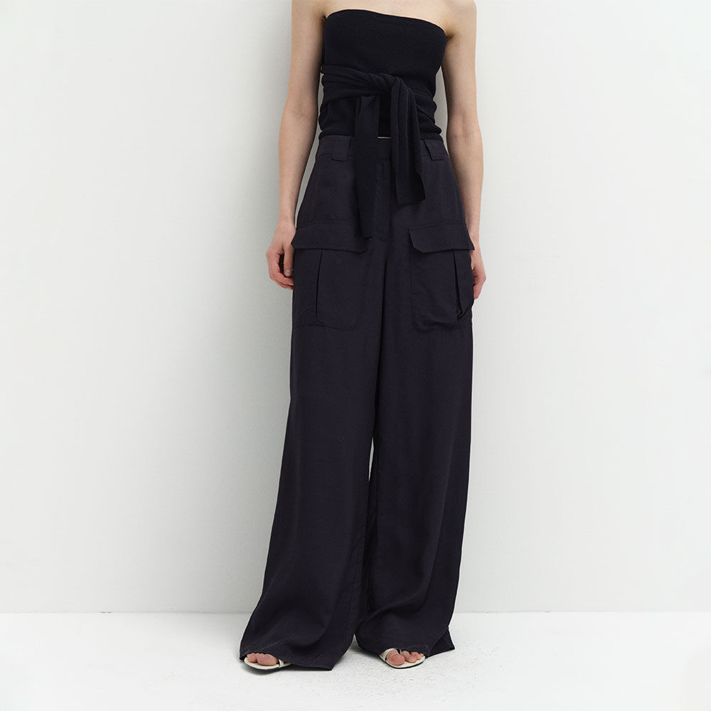 TUCK POCKET POINT WIDE PANTS IN DARK BEIGE - 감도 깊은 취향