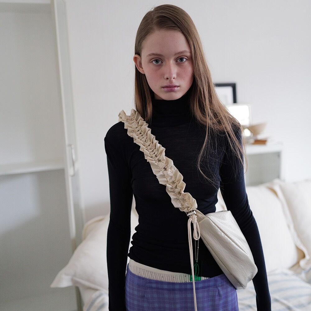 【韓国 trimarch】Dumpling Shoulder Bag M Dumpling Shoulder Bag M / Black - trimarch
