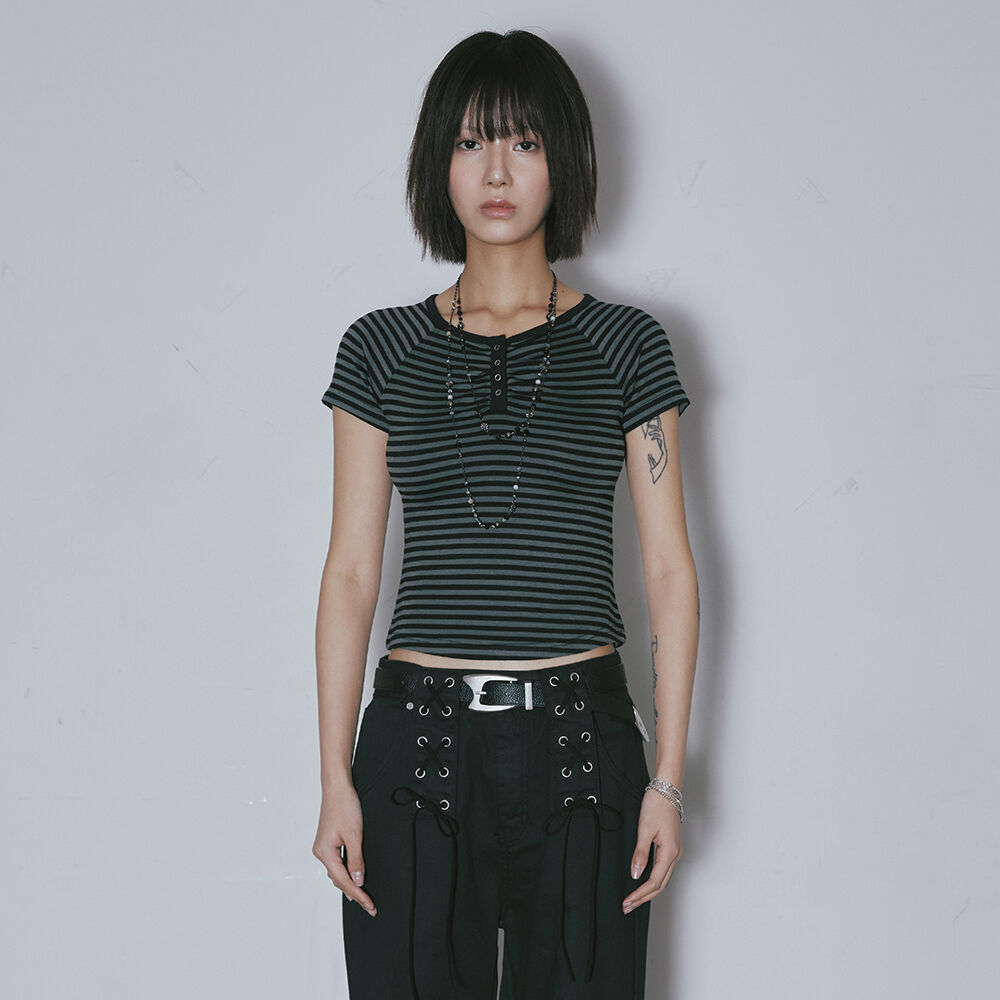 SHIRRING STRIPE BUTTON DOWN TEE_BLACK - 감도 깊은 취향