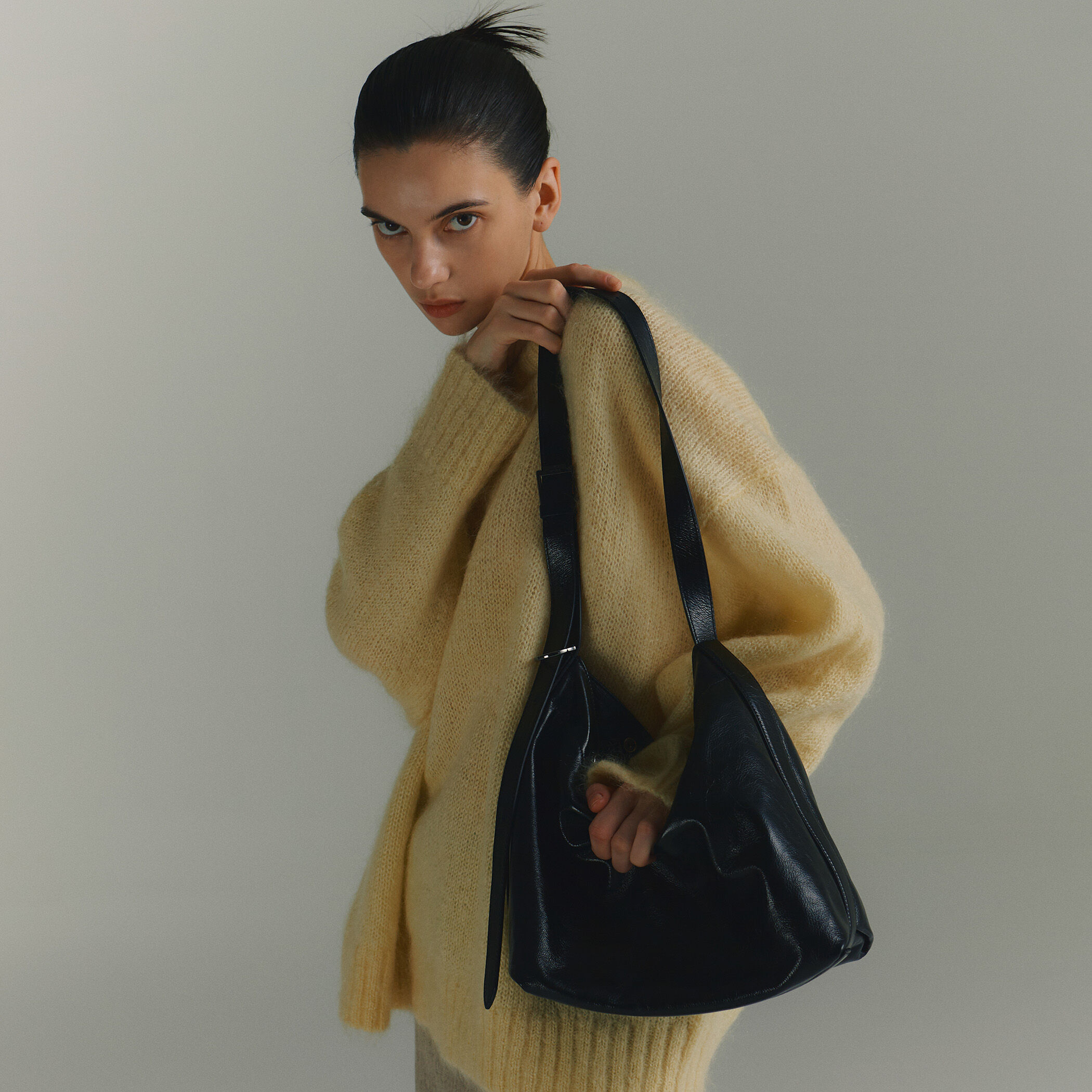 고민시 PICK] Perfec Button Up Soft Hobo S (퍼펙 버튼 업
