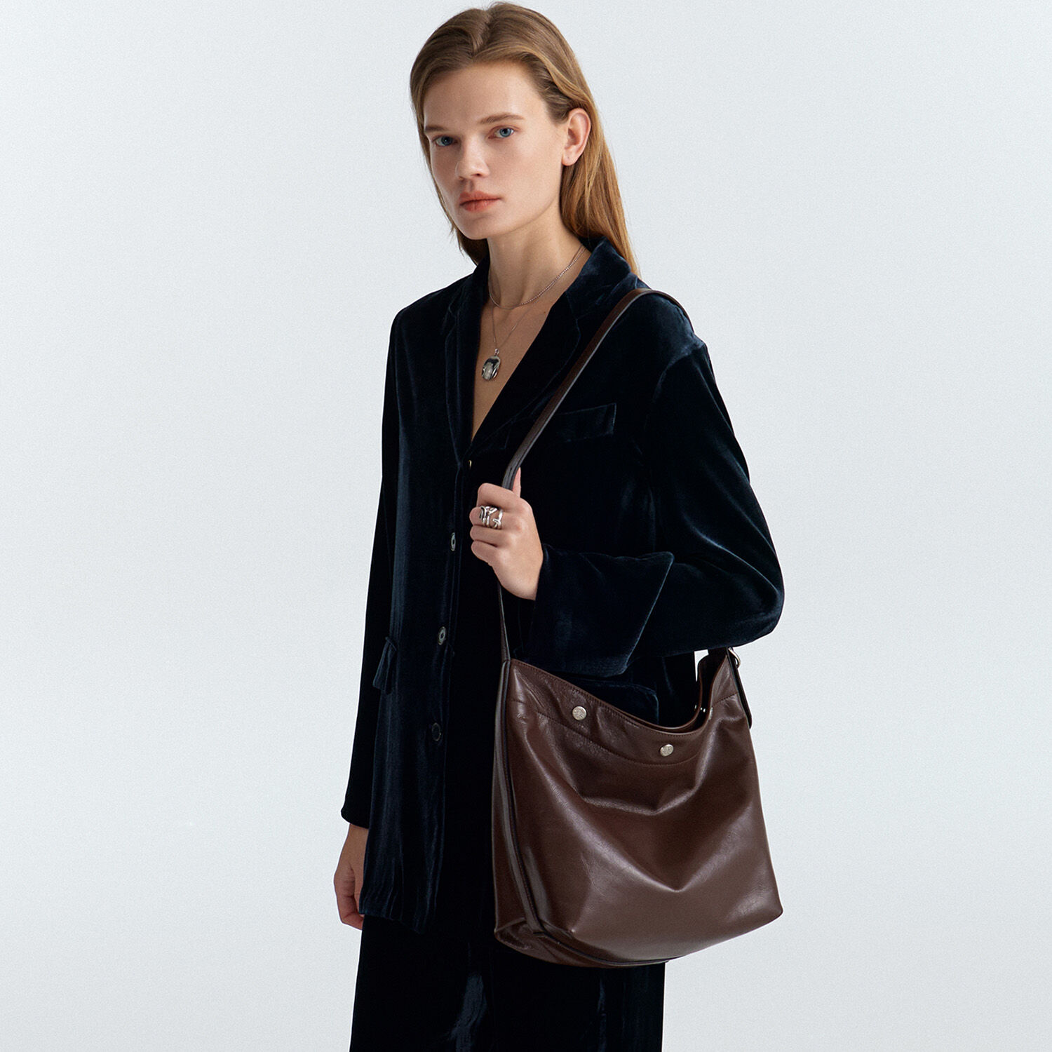 고민시 PICK] Perfec Button Up Soft Hobo S (퍼펙 버튼 업