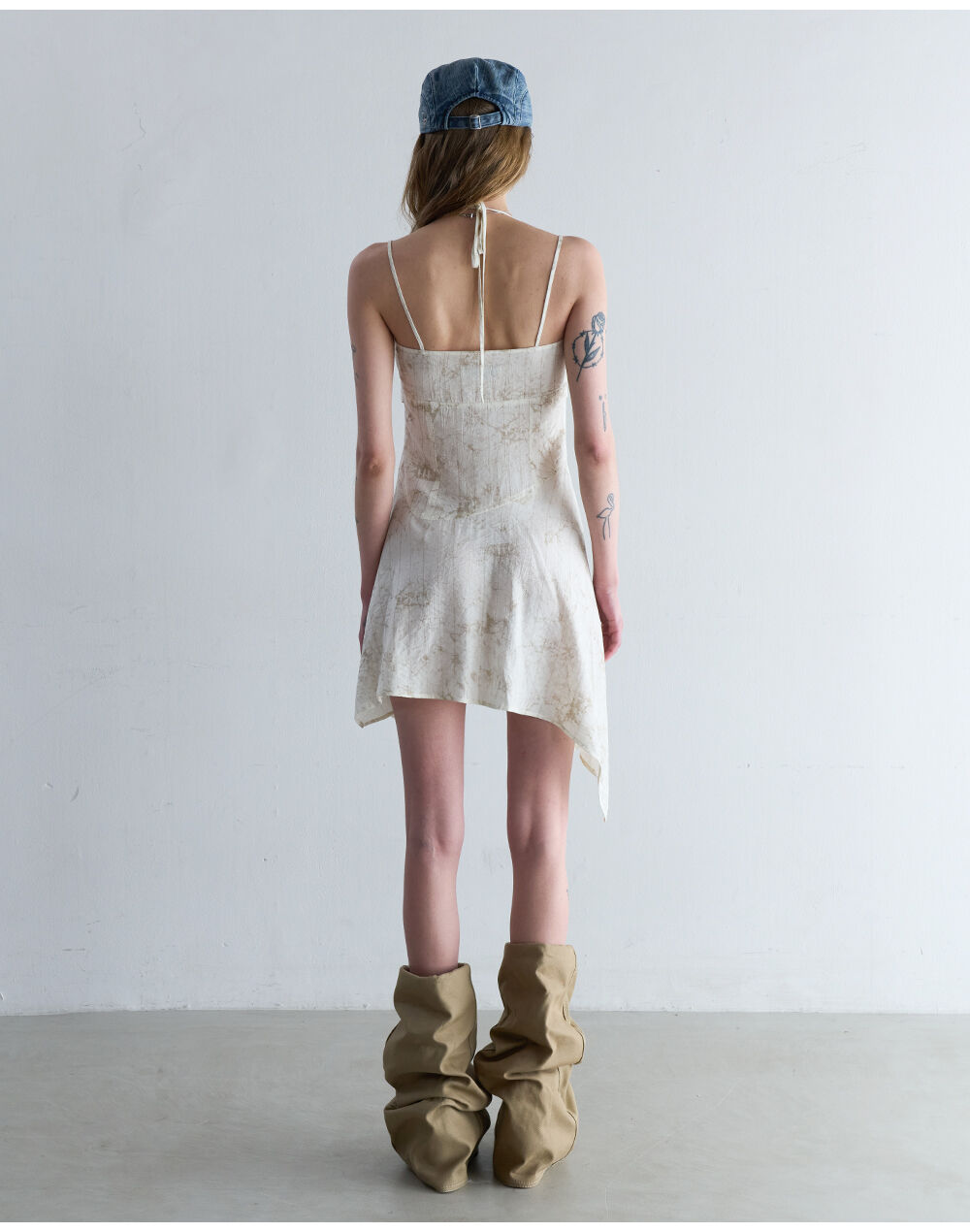 韓国人気【ORDINARY HOLIDAY】FLARE MINI DRESS グレー FLARE SLEEVELESS MINI DRESS [GRAY] - 감도 깊은 취향 셀렉트샵