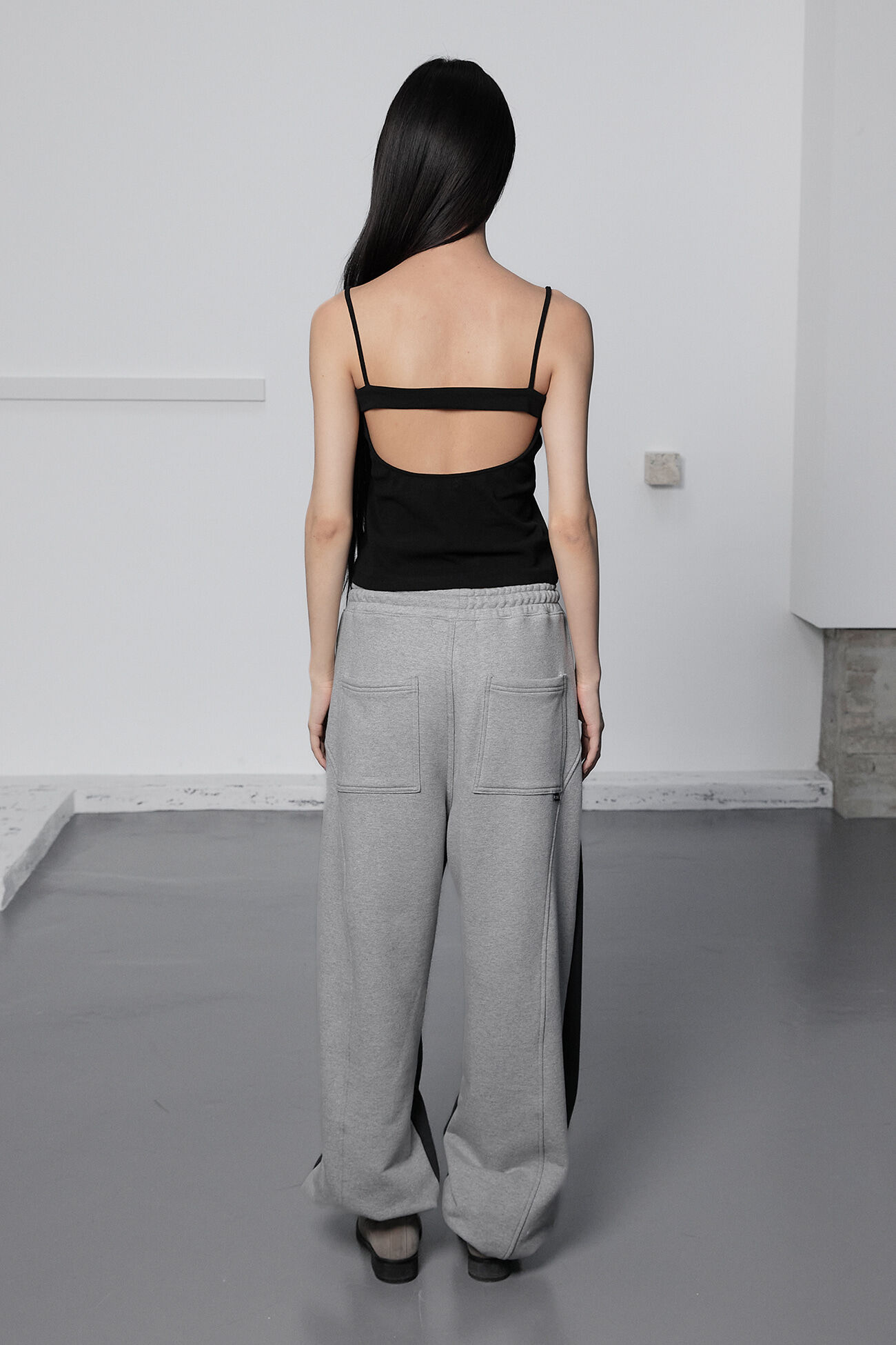 REVERSE BANDING PANTS / CHARCOAL - 감도 깊은 취향 셀렉트샵 29CM