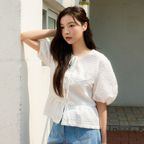 엠보 텍스처 리본 볼륨 소매 블라우스 OW5XB4020