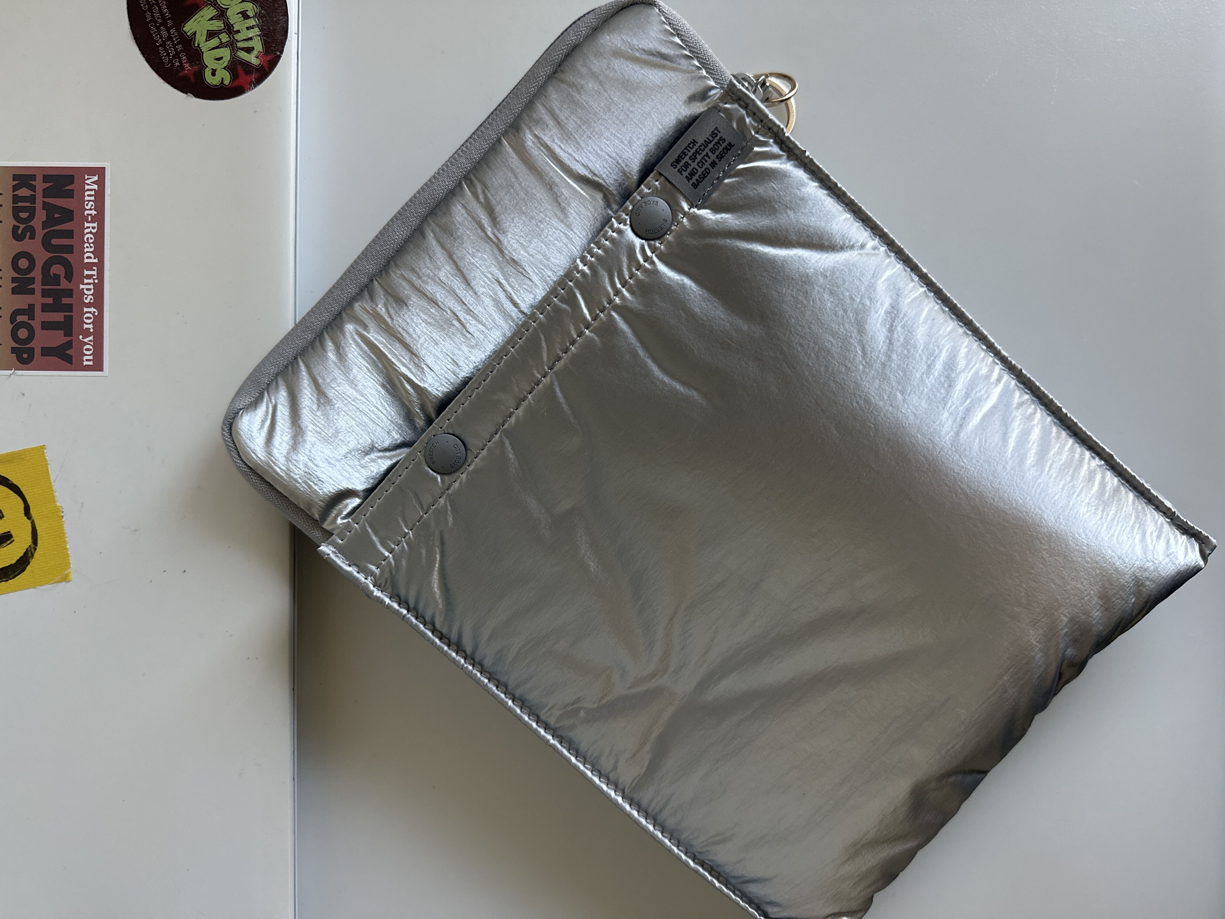 ★sweetch★ CITY BOYS IPAD CASE Silver CITY BOYS IPAD CASE Silver - 감도 깊은 취향 셀렉트샵 29CM