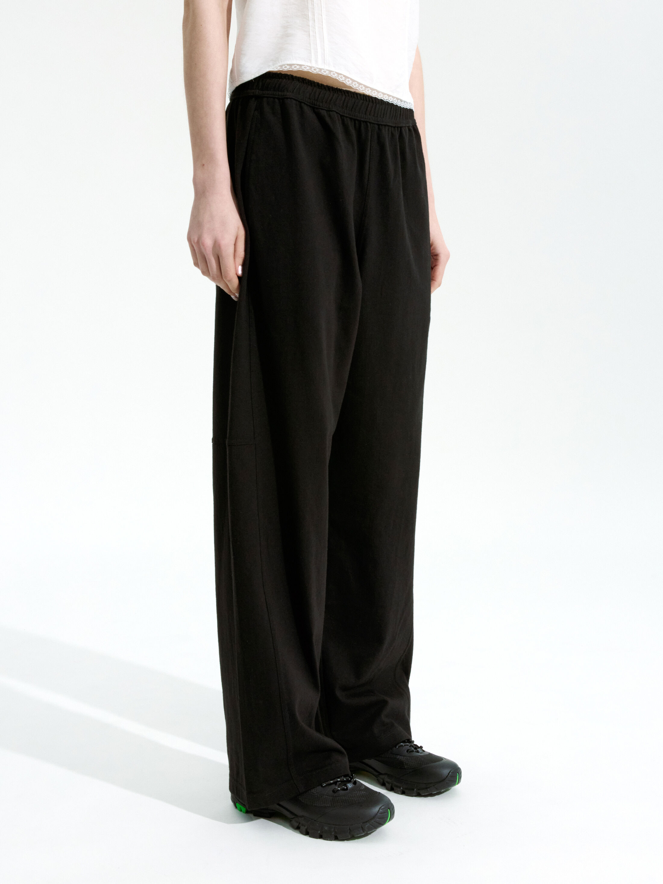 Lc SINGLE JERSEY SWEAT PANTS_BLACK_LC252PT01BK - 감도 깊은