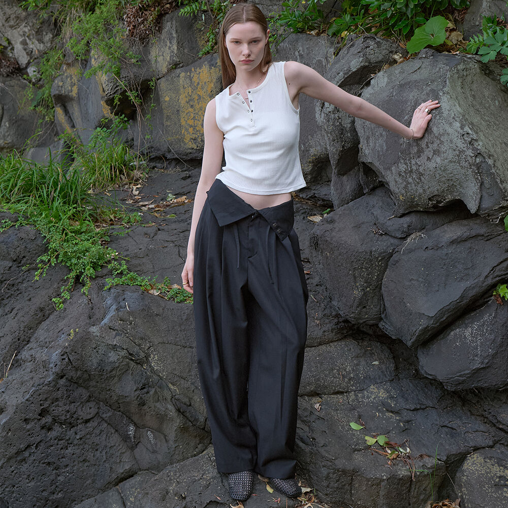 韓国商品/TREMINGBIRD Side Buckle Wrap Skirt Pants Side Buckle Wrap Skirt Pants [ Black ] - 감도 깊은 취향