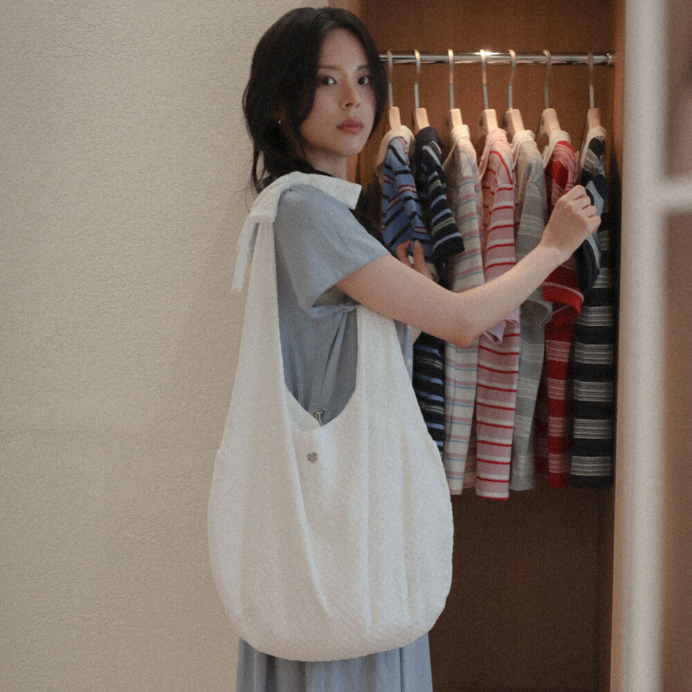 [韓国29CM限定] 大人の可愛さを叶える frill hobo bag (vanilla) frill hobo bag (vanilla) - 감도 깊은 취향 셀렉트샵 29CM