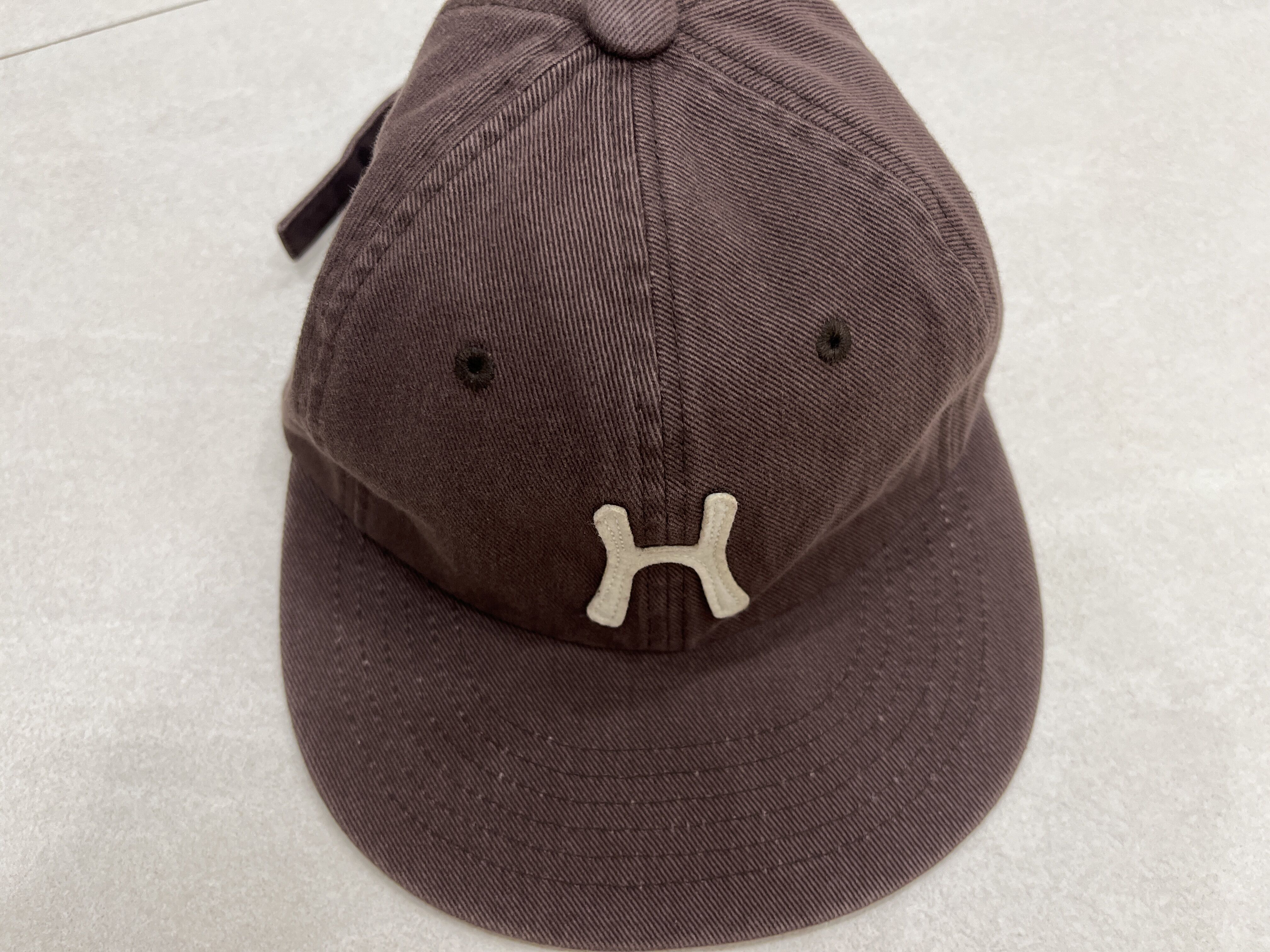 HELLO■H Logo Cotton Relaxed Fit 6Panel Cap_Brown H Logo Cotton Relaxed Fit 6Panel Cap_Brown - 감도 깊은 취향