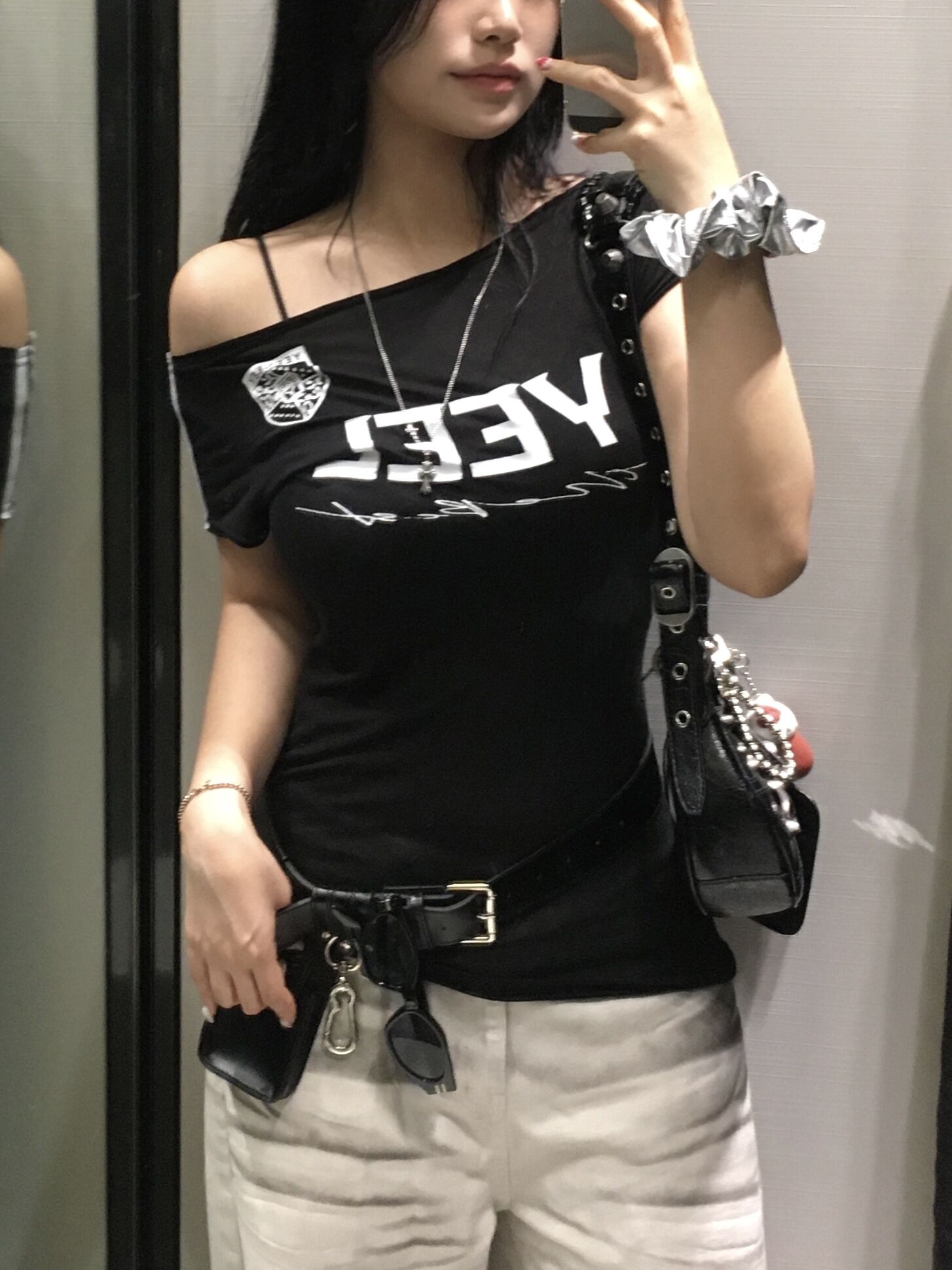 YEEL RACING ASYMMETRIC T-SHIRT BLACK - 감도 깊은 취향 셀렉트