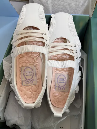 バレエ [X MINJUKIM] BLISS RUFFLE SNEAKERS ROCKFISH X MINJUKIM BLISS RUFFLE SNEAKERS – SeoulSeoul