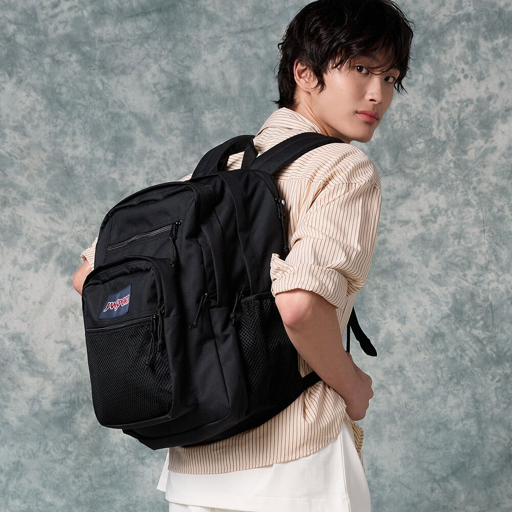 [THE MUSEUM VISITOR]★韓国人気★FLOWER BROOCH BACKPACK FLOWER BROOCH BACKPACK : THE MUSEUM VISITOR