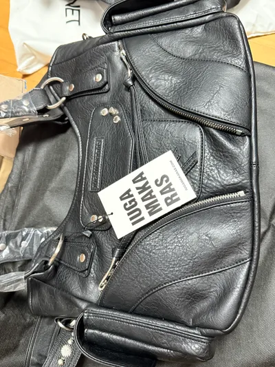 Studded Strap (Black) - 감도 깊은 취향 셀렉트샵 29CM