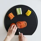 칼자국 이염에 강한 TPU 반달 도마 (L/34cm)