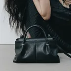ANNEAU FLAP BAG (SOFT BLACK)